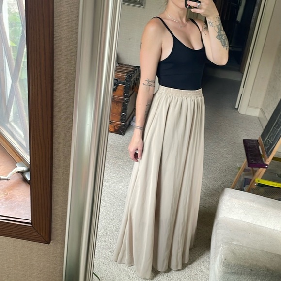 Elegant Beige Sheer Flowing Ballerina Maxi Skirt - Picture 11 of 13